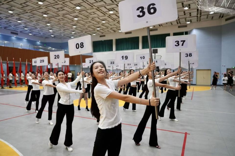 开展, 五运会开幕, 力争以整齐 开展, 五运会开幕, 力争以整齐